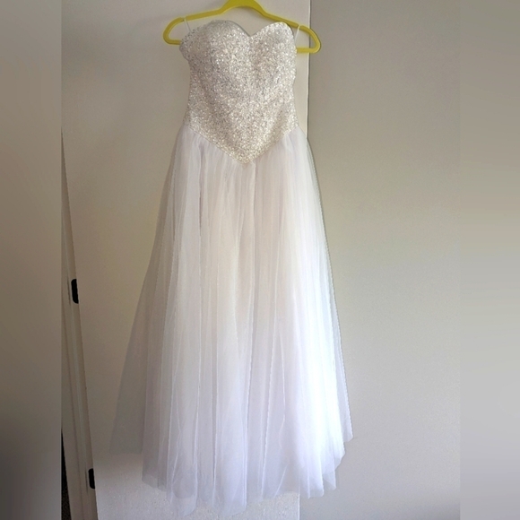 Gorgeous NWOT White Wedding/ Prom Dress 6 - Picture 1 of 17